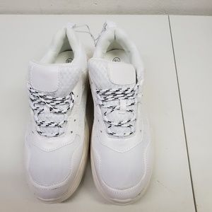 NWT WILD FABLE MAYBELLE SNEAKERS SIZE 9 1/2